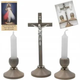 elegancki-zestaw-koledowy-z-ikona-krzyz-z-jezusem-szare-drewno-swieczniki