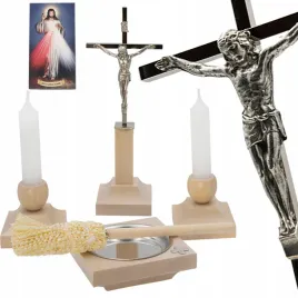 elegancki-zestaw-koledowy-z-ikona-krzyz-z-jezusem-jasne-drewno-kropidlo