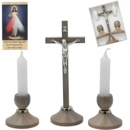elegancki-zestaw-koledowy-z-ikona-krzyz-z-jezusem-szare-drewno-swieczniki