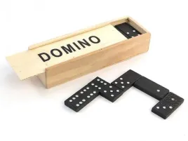 domino-w-drewnianym-pudelku