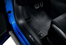 komplet-dywanikow-gumowych-logo-alfa-romeo-tonale