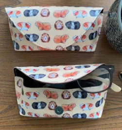 etui-na-okulary-gl03-swinki-morskie