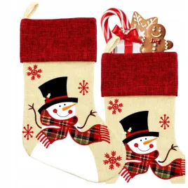 skarpeta-na-prezenty-swiateczna-skarpetka-mikolaja-kominek-prezent-balwan