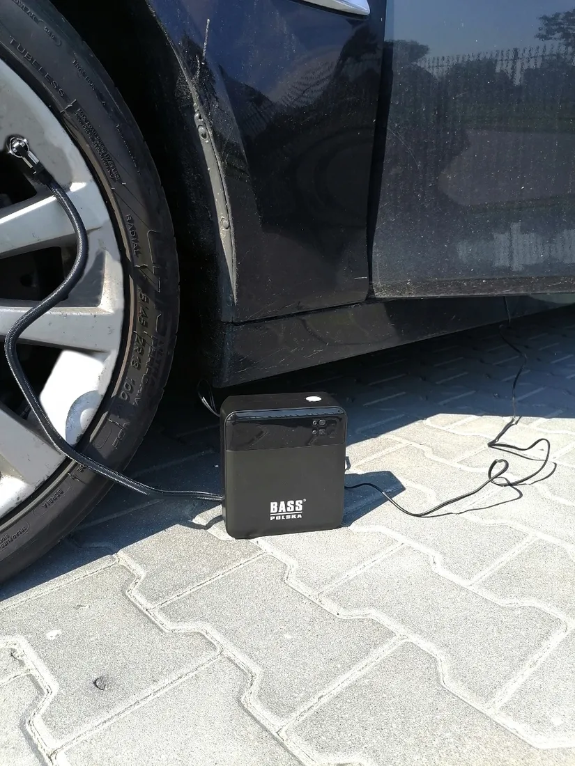 mini-kompresor-samochodowy-12v-pompka-sprezarka-stan-nowy