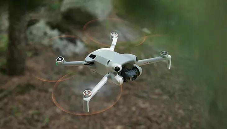 dron-dji-mini-4-pro-10000-m-2590-mah-pojemnosc-baterii-2590-mah