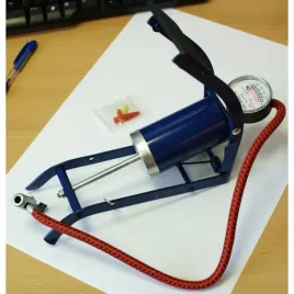 pompka-nozna-z-manometrem-1-cylinder