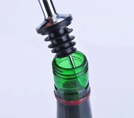 dozownik-nalewak-do-alkoholu-wina-wodki-butelki