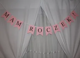 girlanda-papierowa-rozowa-mam-roczek-na-urodziny-dziewczynki