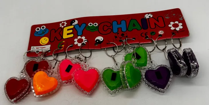 brelok-do-kluczy-serce-wzor-dominujacy-bez-wzoru