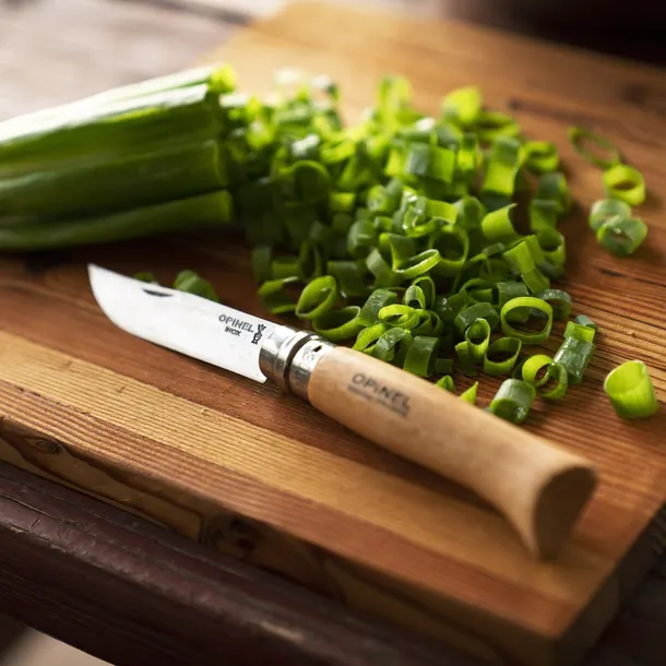 noz-turystyczny-opinel-dlugosc-glowni-8-5-cm