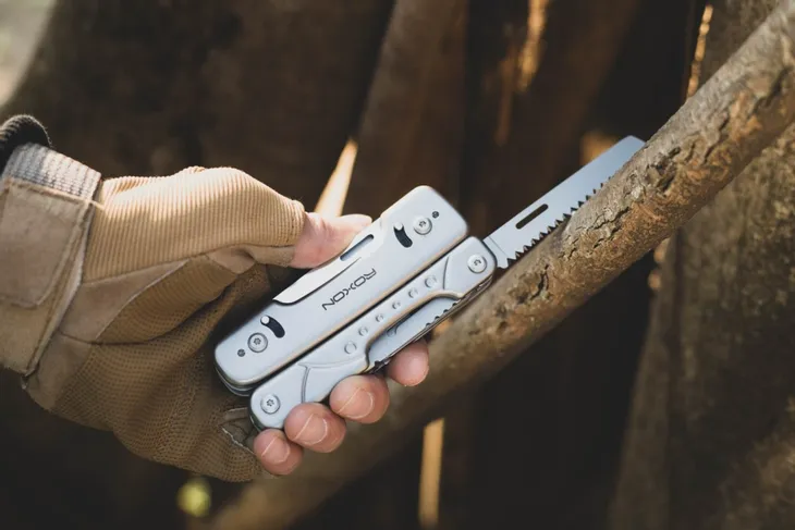 multitool-roxon-phantom-s802-wymienny-noz-i-przecinak-do-drutu-cechy-dodatkowe-futeral-waga-0-15-g