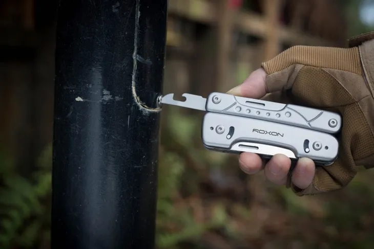 multitool-roxon-phantom-s802-wymienny-noz-i-przecinak-do-drutu-narzedzia-pila-cechy-dodatkowe-futeral