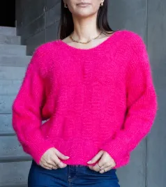 fuksjowy-sweterek-z-dekoltem-neveri