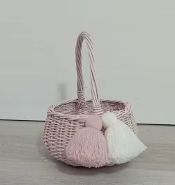 rozowy-koszyczek-wiklinowy-na-swieconke-wielkanoc