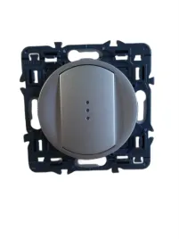 legrand-celiane-lacznik-pojedynczy-podswietlany-srebrny-067001tp