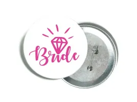 przypinka-biala-z-rozowym-napisem-bride-i-diamentem
