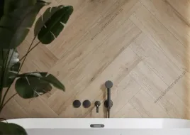 plytki-drewnopodobne-jodelka-do-lazienki-salonu-120x20-tamarac-orange