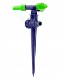 zraszacz-obrotowy-do-podlewania-ogrodu-wbijany