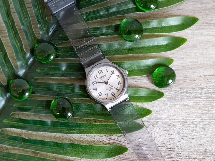 zegarek-damski-casio-mq-24s-8bef-box-kolor-koperty-srebrny