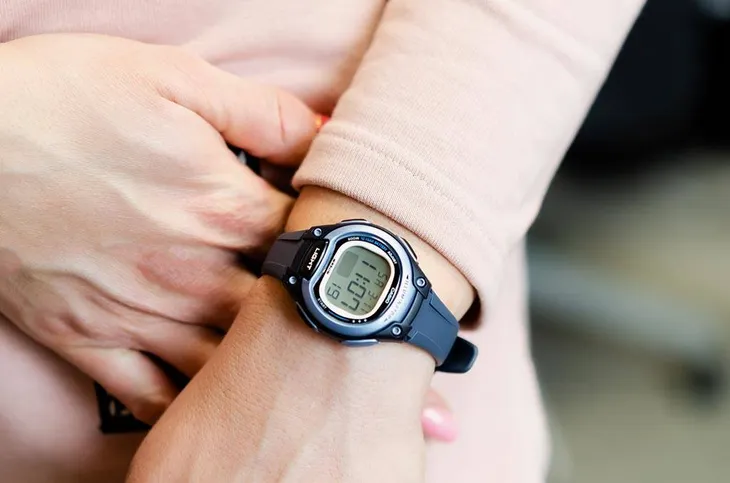 zegarek-damski-casio-lw-203-2a-box-ksztalt-koperty-inny