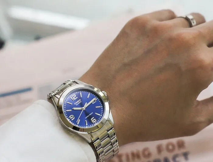 zegarek-casio-mtp-1215a-2adf-komunikacja-brak