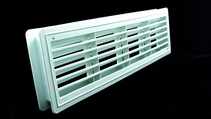 kratka-drzwiowa-do-wc-ksztalt-prostokatny