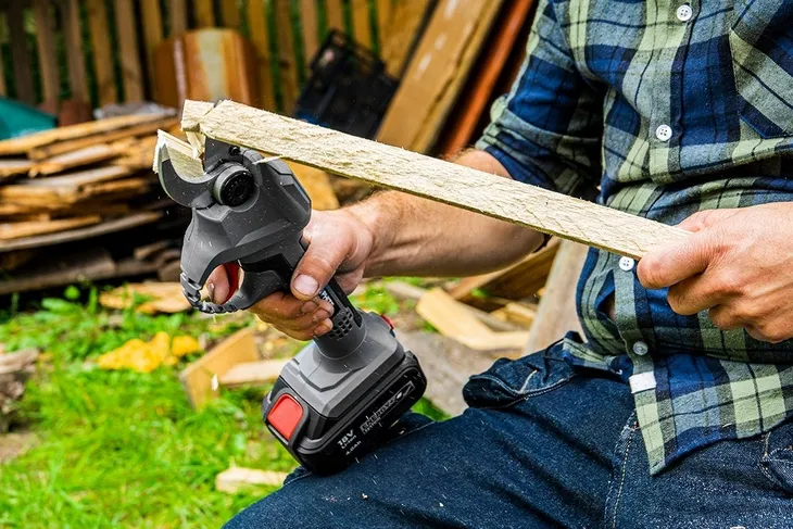 graphite-sekator-bezszczotkowy-nozyce-18v-energy-bez-akumulatora-58g029-kod-producenta-58g029