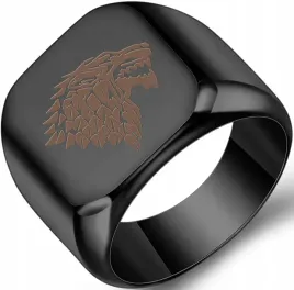 czarny-sygnet-z-wilkiem-wolf-wiedzmin-luksusowy-elegancki-stal-szlachetna