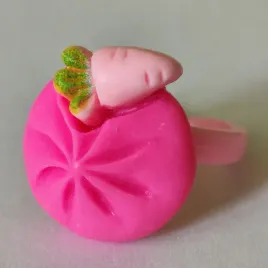 pierscionek-jedzenie-ciastko-marchewkowe-rozowe-przyjecie-zabawka-toy