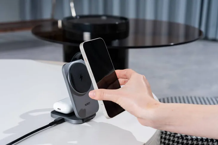 ladowarka-indukcyjna-aukey-lc-mc312