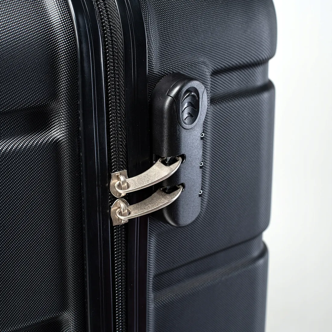 walizka-twarda-szumen-101-stan-nowy