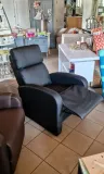 fotel-czarny-rozkladany-glebokosc-mebla-90-cm