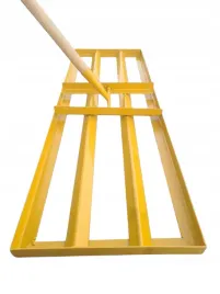 niwelator-terenu-reczny-90x30-do-rownania-terenu-trawnika-kretowisk-trzonek