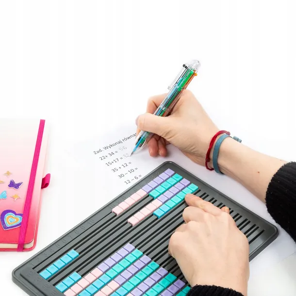 liczydlo-plaskie-do-plecaka-kidea-bohater-brak