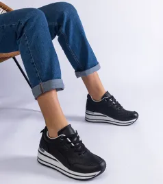 czarne-sneakersy-zdobione-brokatem-i-metaliczna-wstawka-ursula