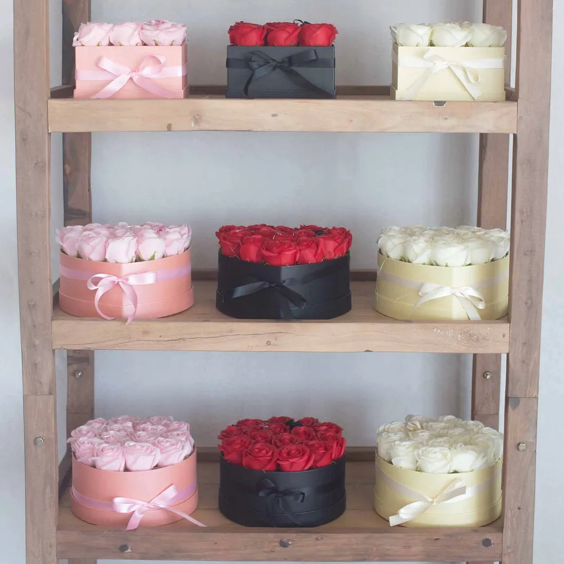 mydlany-flower-box-z-9-czerwonych-roz-prezent