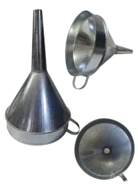 lejek-metalowy-duzy-prosty-z-sitkiem-fi-24