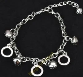 srebrna-bransoletka-z-zawieszkami-charms