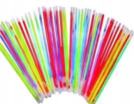 swiecace-w-ciemnosci-patyczki-przebranie-super-zabawa-10szt-neon