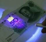 magiczny-dlugopis-przezroczysty-widoczny-w-uv-kolor-srebrny-stan-nowy