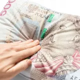 poduszka-500-pln-waga-z-opakowaniem-0-21-kg