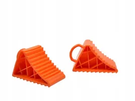 kliny-pod-kola-samochodowe-przyczepy-2szt-antyposlizgowe-160x84x100mm