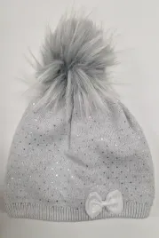 dziewczeca-czapka-z-cekinami-i-pomponem-popielata