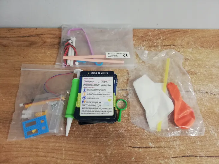 maly-geniusz-elektrycznosc-material-plastik