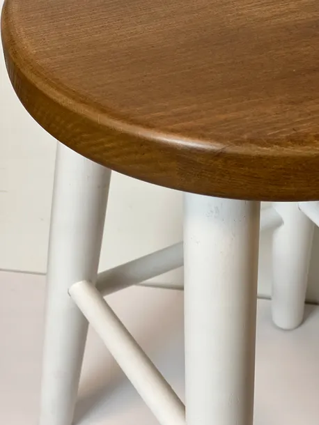 czarny-bukowy-drewniany-taboret-loft-rustykalny-okragly-klasyczny-wzor-stan-nowy-material-drewno