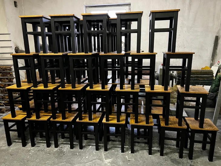 taboret-drewniany-czarny-bukowy-loft-rustykalny-polski-produkt-stan-nowy-material-drewno