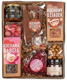 prezent-na-dzien-babci-i-dziadka-zestaw-slodyczy-kosz-prezentowy-herbaty