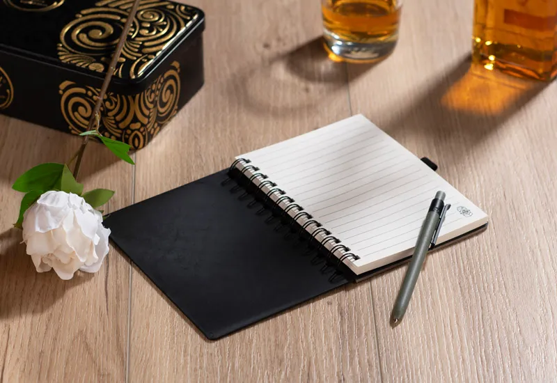 notes-z-dlugopisem-arsen-czarny-stan-nowy