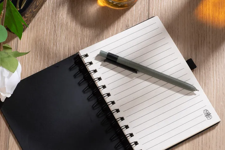 notes-z-dlugopisem-arsen-czarny-stan-nowy-kolor-dominujacy-czern