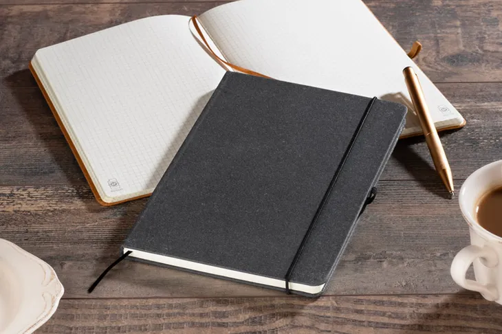 notes-z-recyklingowanego-pu-glitzo-a5-czarny-producent-blue-collection